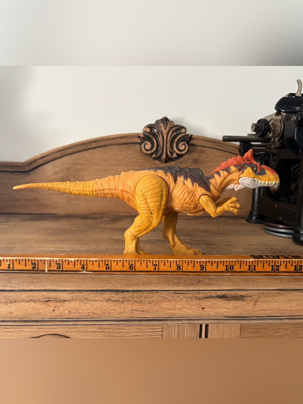 Jurassic World Sound Strike Cryolophosaurus